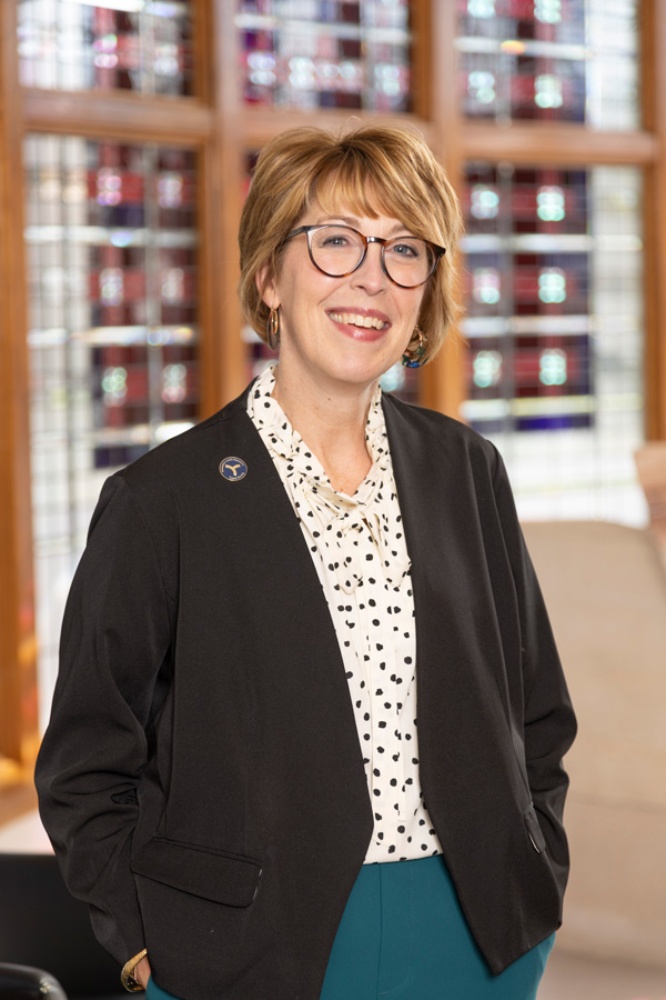 Tracy Naylor